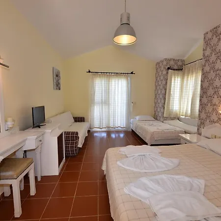 Artemisia Royal Park Club Hotell 3*