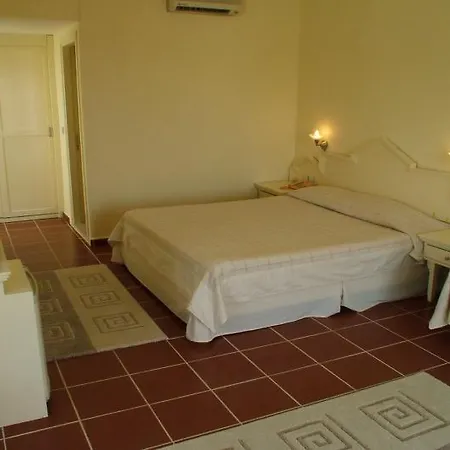 Artemisia Royal Park Club Hotell 3*